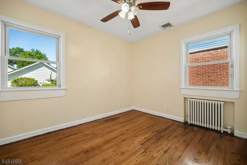 9 6Th St Fair Lawn, NJ 07410