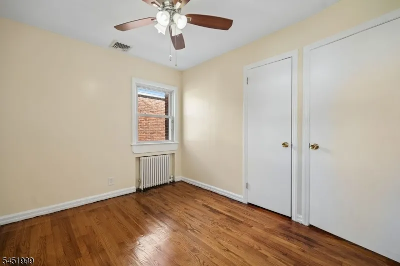 9 6Th St Fair Lawn, NJ 07410