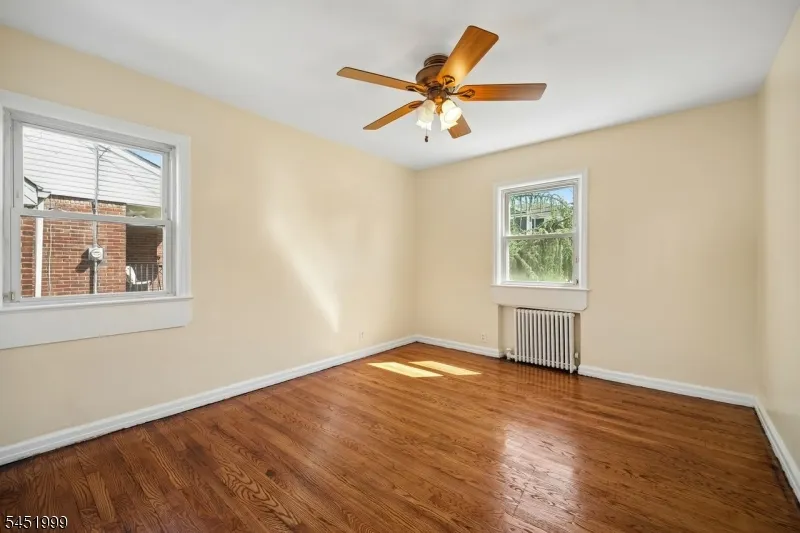 9 6Th St Fair Lawn, NJ 07410