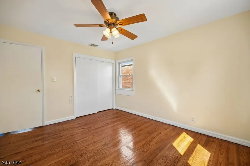 9 6Th St Fair Lawn, NJ 07410