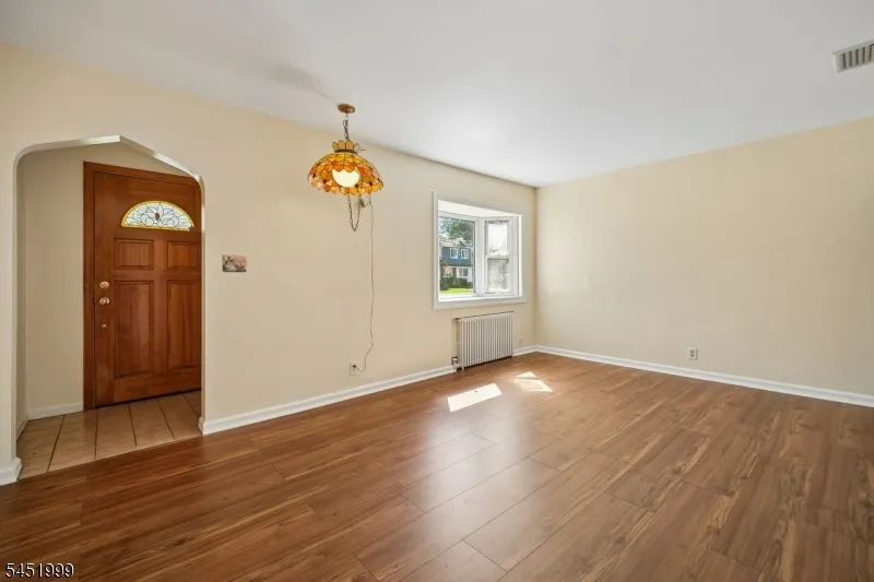 9 6Th St Fair Lawn, NJ 07410
