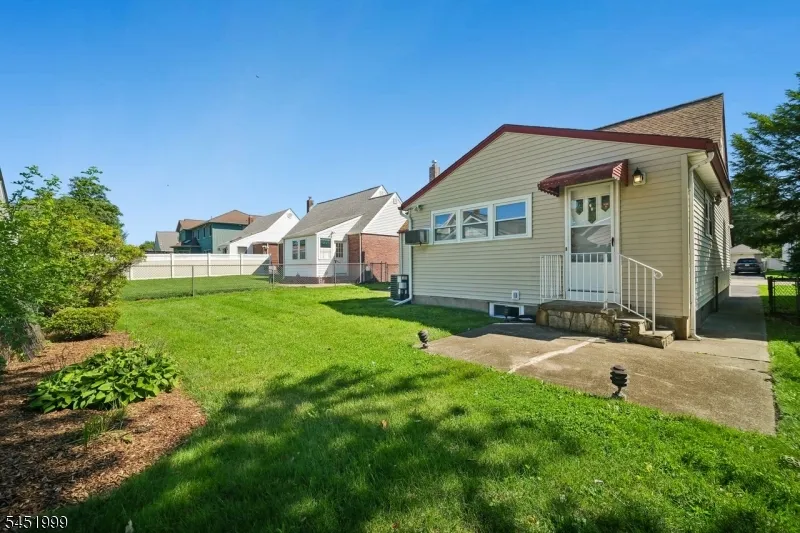 9 6Th St Fair Lawn, NJ 07410