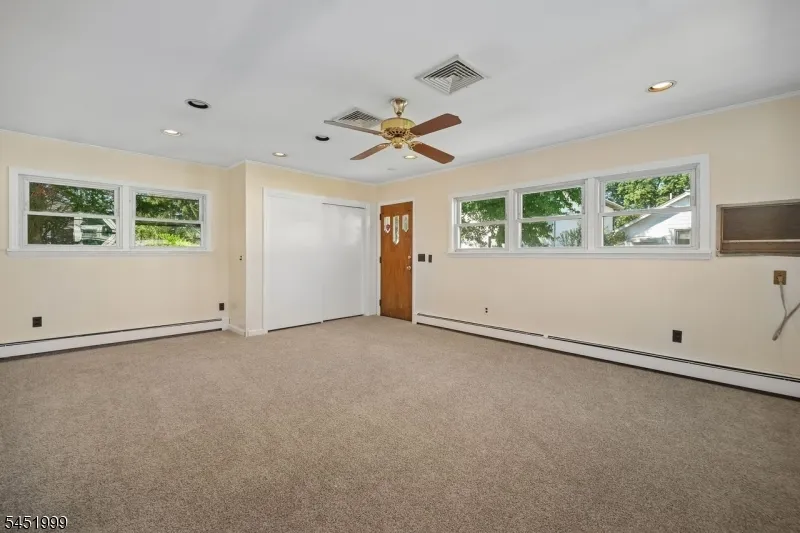 9 6Th St Fair Lawn, NJ 07410