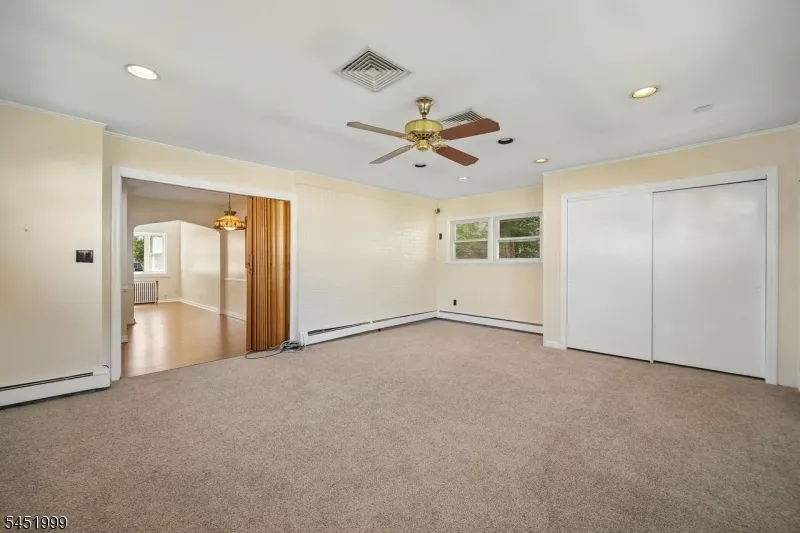 9 6Th St Fair Lawn, NJ 07410
