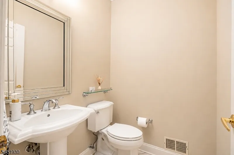 40 Newland Ct Bridgewater, NJ 08807