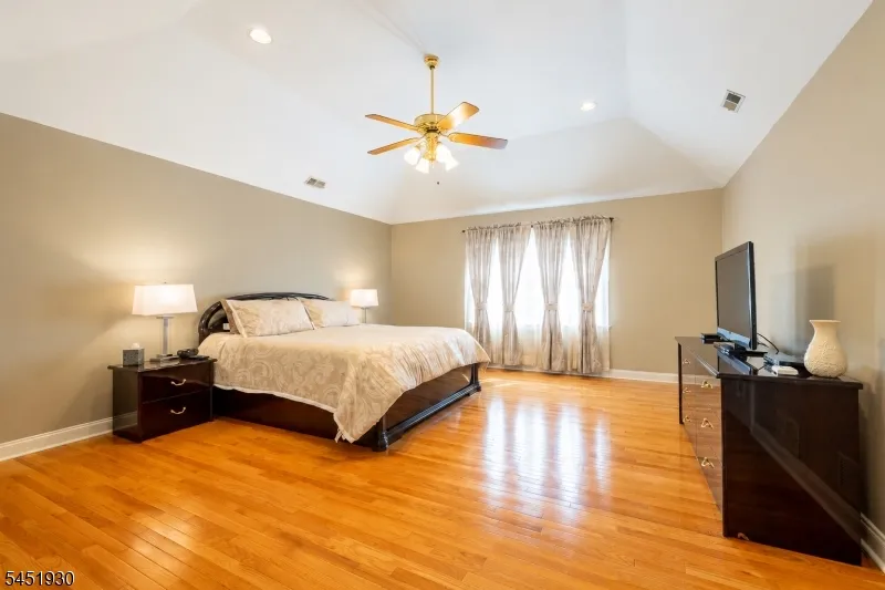 40 Newland Ct Bridgewater, NJ 08807