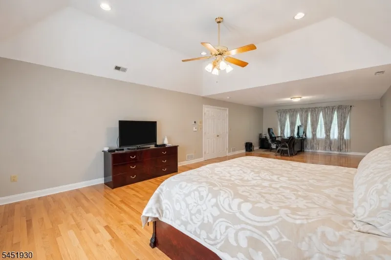 40 Newland Ct Bridgewater, NJ 08807