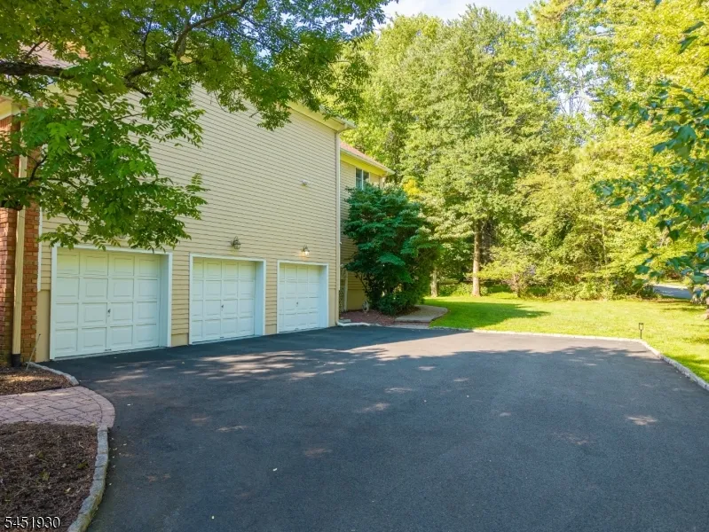 40 Newland Ct Bridgewater, NJ 08807