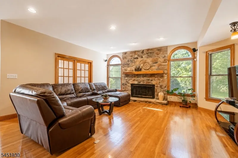 40 Newland Ct Bridgewater, NJ 08807