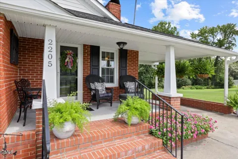2205 Thompson Road
