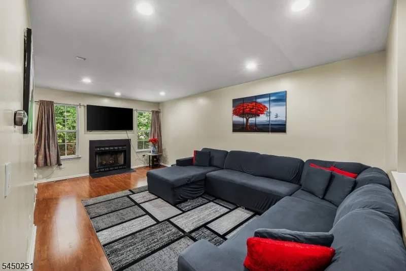 262 Retta Ct Piscataway, NJ 08854