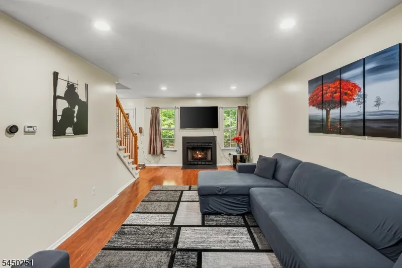 262 Retta Ct Piscataway, NJ 08854