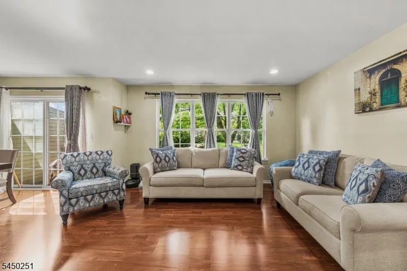 262 Retta Ct Piscataway, NJ 08854