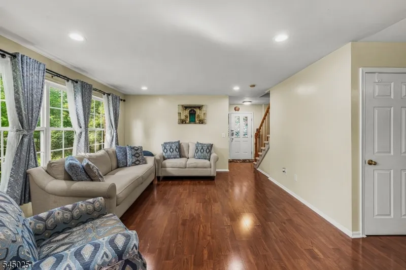 262 Retta Ct Piscataway, NJ 08854