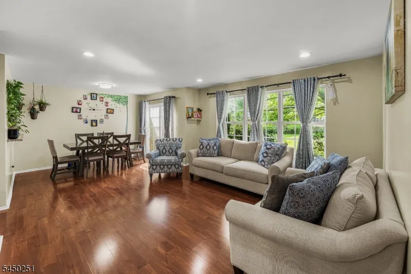 262 Retta Ct Piscataway, NJ 08854