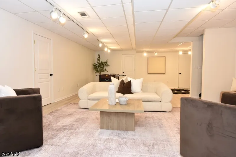 89 Fisher Rd Mahwah, NJ 07430