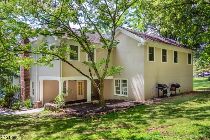 159 Mountainside Rd Mendham, NJ 07945