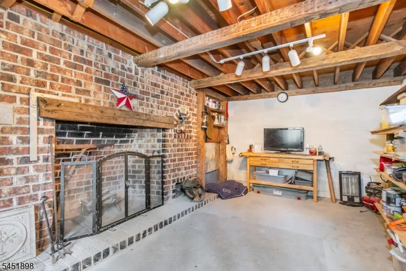 159 Mountainside Rd Mendham, NJ 07945