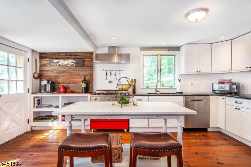 159 Mountainside Rd Mendham, NJ 07945