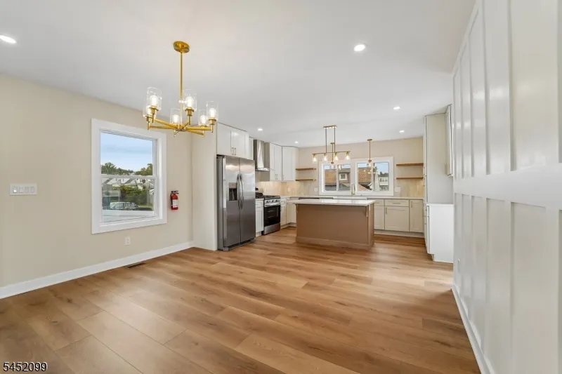 324 Thomas Ave Lyndhurst, NJ 07071