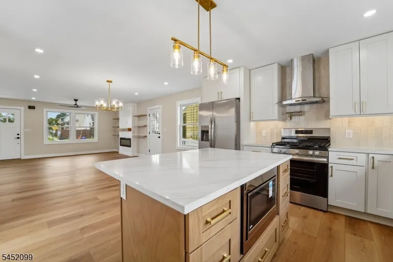 324 Thomas Ave Lyndhurst, NJ 07071