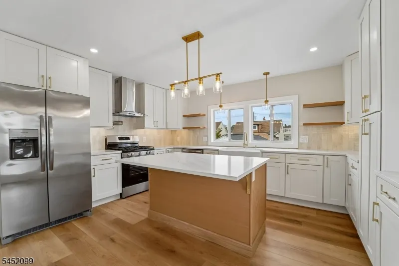 324 Thomas Ave Lyndhurst, NJ 07071