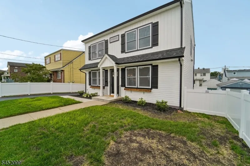 324 Thomas Ave Lyndhurst, NJ 07071