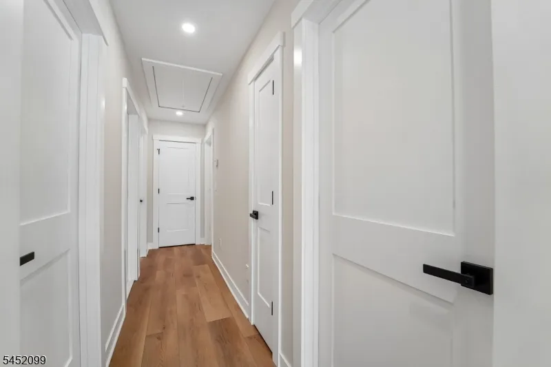324 Thomas Ave Lyndhurst, NJ 07071