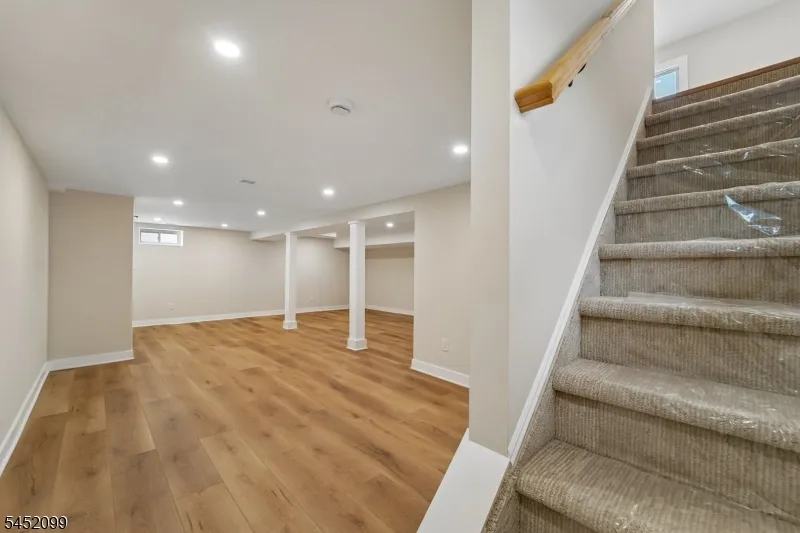 324 Thomas Ave Lyndhurst, NJ 07071