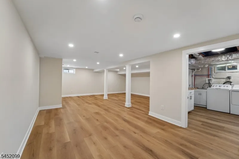 324 Thomas Ave Lyndhurst, NJ 07071