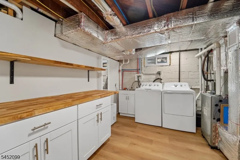 324 Thomas Ave Lyndhurst, NJ 07071