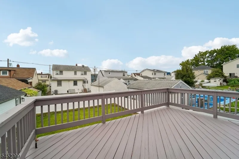 324 Thomas Ave Lyndhurst, NJ 07071