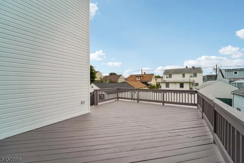 324 Thomas Ave Lyndhurst, NJ 07071