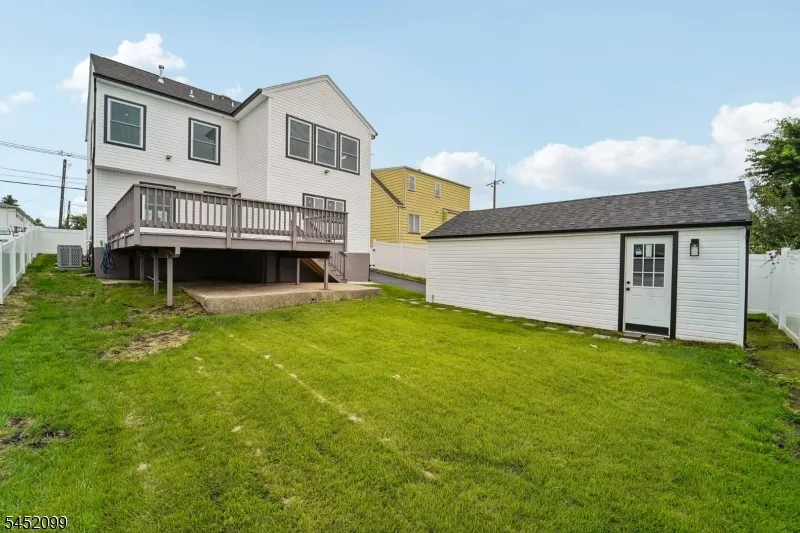 324 Thomas Ave Lyndhurst, NJ 07071