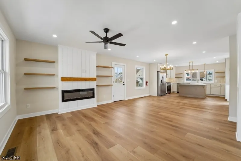324 Thomas Ave Lyndhurst, NJ 07071