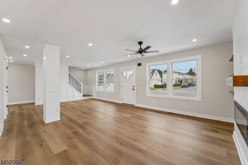 324 Thomas Ave Lyndhurst, NJ 07071