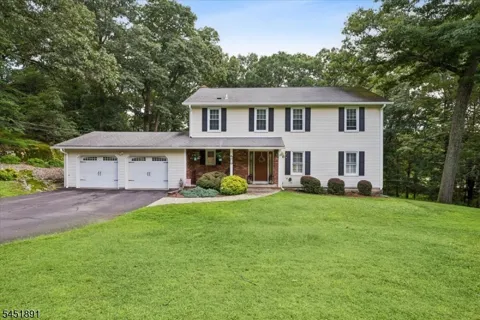 19 Mohawk Ave