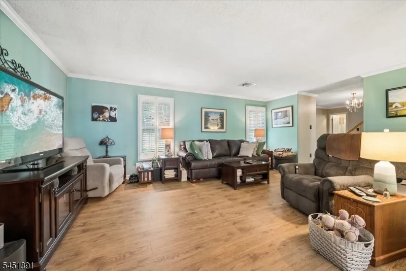 19 Mohawk Ave Hopatcong, NJ 07843