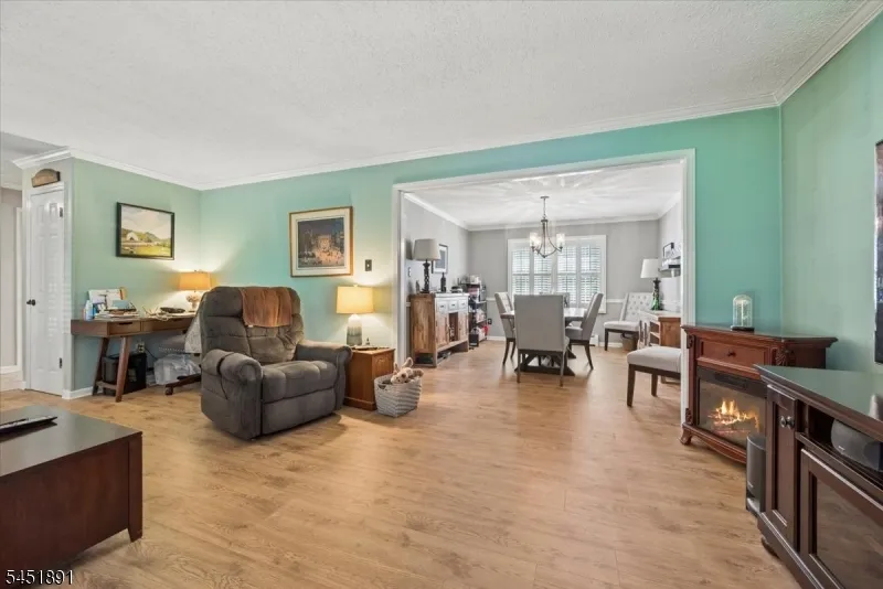 19 Mohawk Ave Hopatcong, NJ 07843