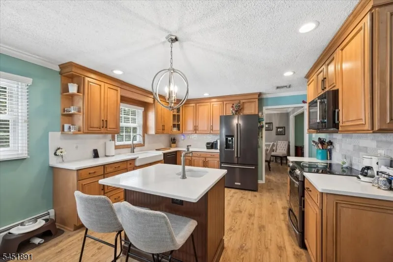 19 Mohawk Ave Hopatcong, NJ 07843