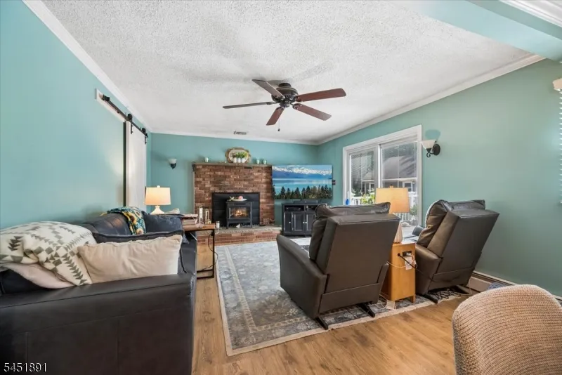 19 Mohawk Ave Hopatcong, NJ 07843