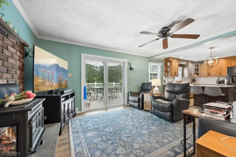 19 Mohawk Ave Hopatcong, NJ 07843