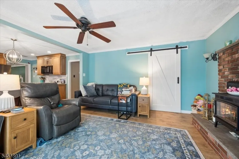 19 Mohawk Ave Hopatcong, NJ 07843