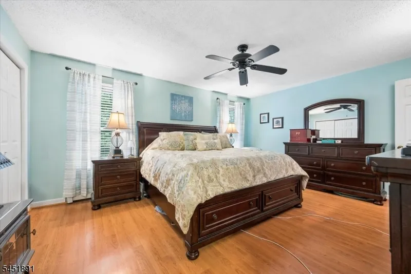 19 Mohawk Ave Hopatcong, NJ 07843