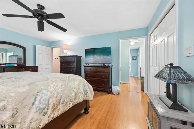 19 Mohawk Ave Hopatcong, NJ 07843