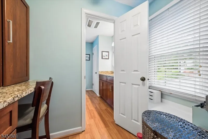 19 Mohawk Ave Hopatcong, NJ 07843