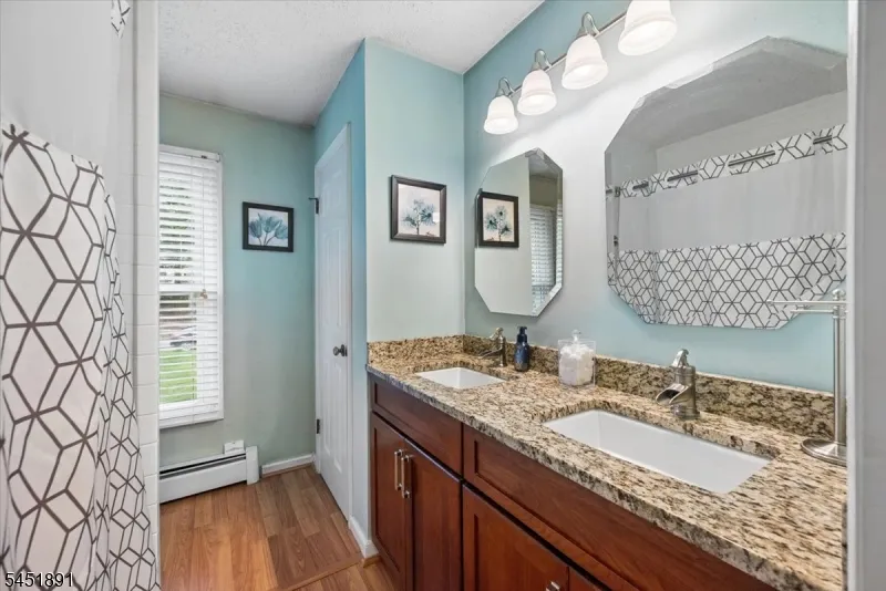 19 Mohawk Ave Hopatcong, NJ 07843