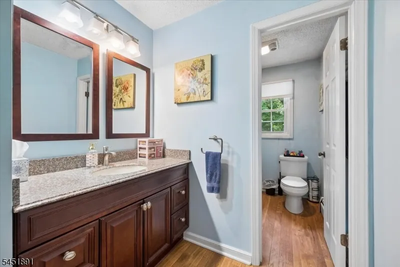 19 Mohawk Ave Hopatcong, NJ 07843