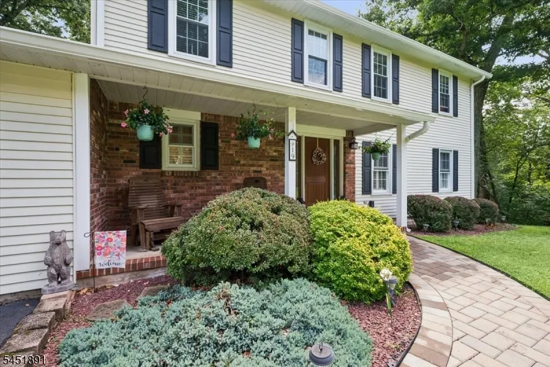19 Mohawk Ave Hopatcong, NJ 07843