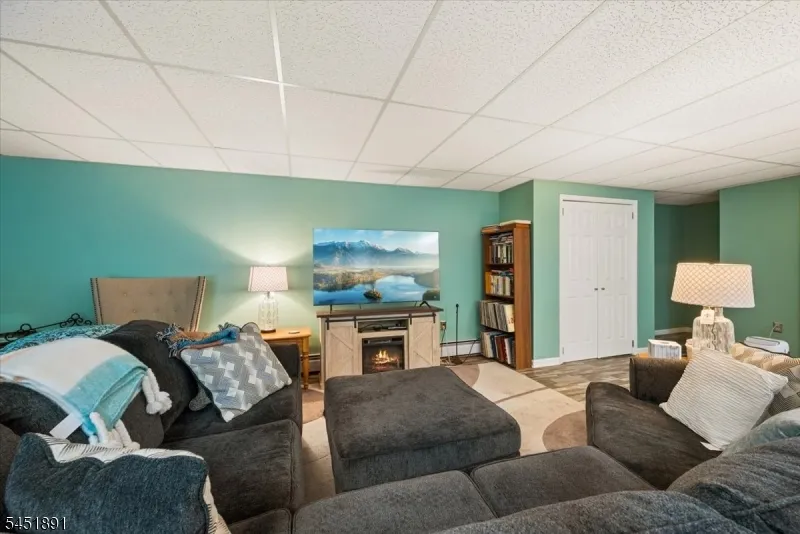 19 Mohawk Ave Hopatcong, NJ 07843